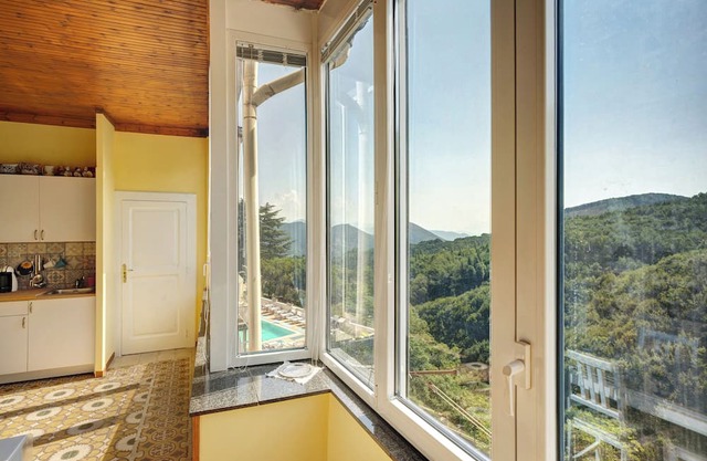 Apartment 'Appartamento U' Vicariell' with Sea View, Shared Pool and Wi-Fi