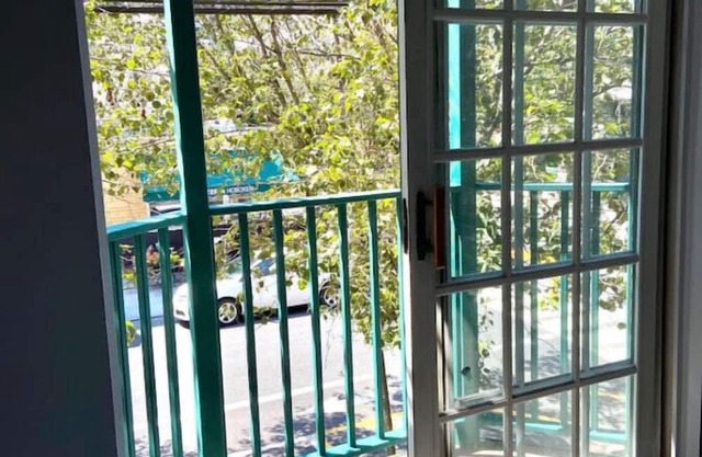 201-Newly Renovated 2 Bed 2 Bath Apt With Patio!