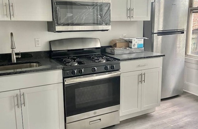 409- 3 Bed/2Bth Apt W Stainless Steel Appliances!