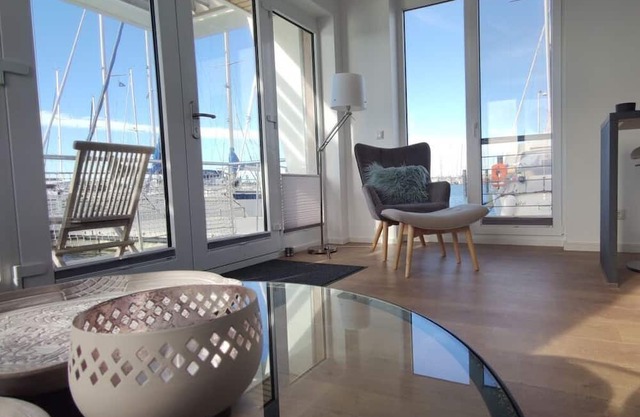 Houseboat Sutje Comfortable holiday residence