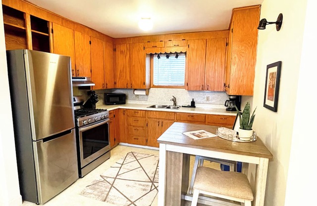 Remodelled Apartment w/water view, close to great hiking trails & Cavendish