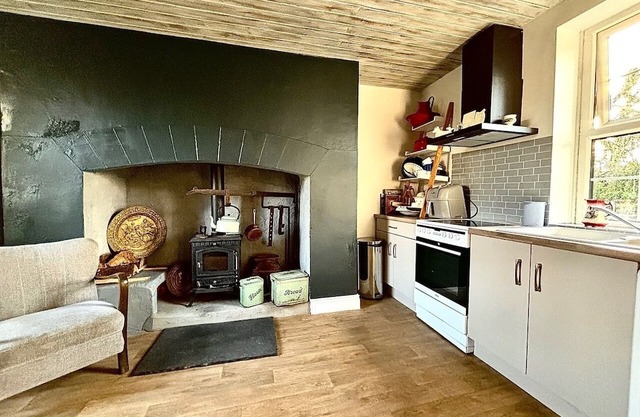 Traditional Farmhouse in the heart of the Burren National Park. Pet friendly.