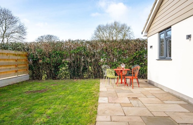 The Oak View:Haven Retreat Bristol in Countryside