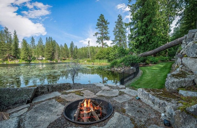 Beautiful Lake Cabin on Kelso Lake, Idaho! Close to Silverwood!