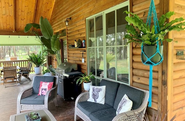 Kangaroos Hideaway, Bush Retreat