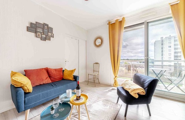 Homerez - Amazing apartement for 6 ppl. with terrace and balcony at Gradignan