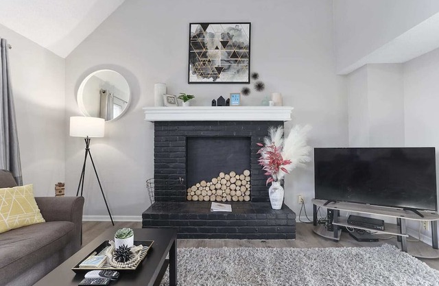 Comfy 2-Story Duplex | Perfect for Large Groups