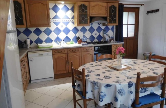 Cottage 'Gite Vert' with Private Terrace and Wi-Fi