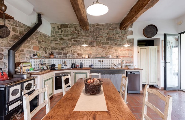 Holiday Home 'Villa Porcigliano Olive Grove' with Private Terrace, Wi-Fi and Air Conditioning