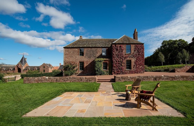 PAPPLE FARMHOUSE AT PAPPLE STEADTING - a luxury 4 bedroom famrhouse in the hear of East Lothian