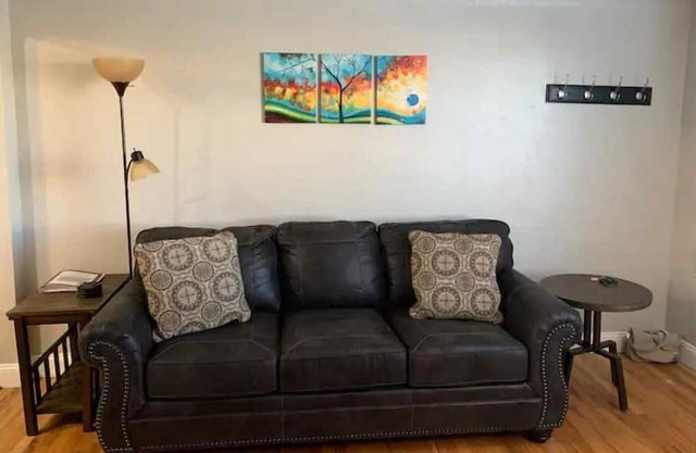 2bdrm Near MileHigh/PepsiCntr Parking A/C