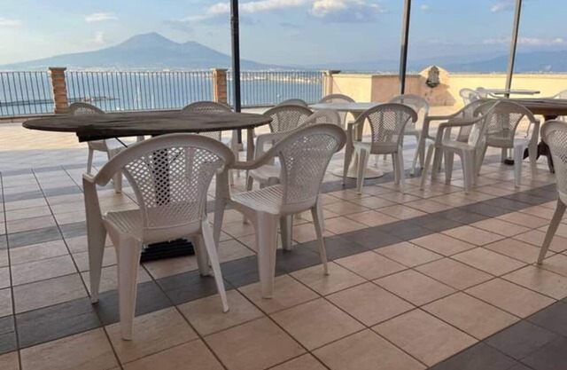 Panoramic c.sea room for Pompeii and Sorrento