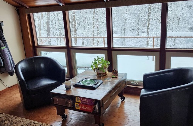 Beautiful home on wooded acreage minutes to Cornell, NYS Parks and waterfalls