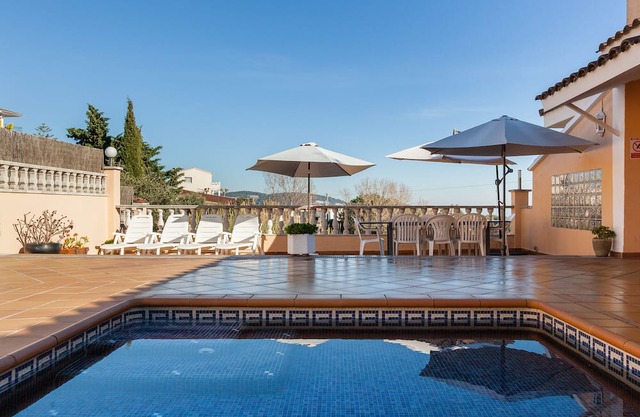 Holiday Home 'Villa Sol' with Sea View, Private Pool and Wi-Fi