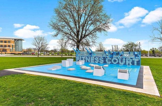 This apartment is a 1 bedroom(s), 1 bathrooms, located in Aurora, IL.