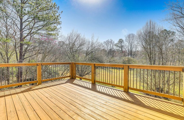 Minimalist Alpharetta Home w/ Balcony Near Atlanta