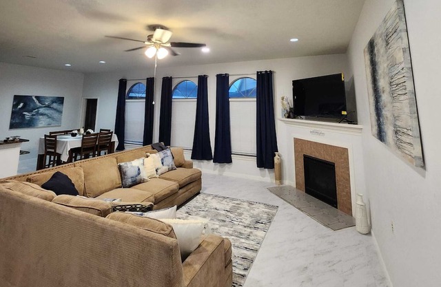 Luxury Family Oasis nr/ Galveston Beach! Near Water Park, Restaurants & Shopping
