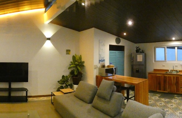 Lilu Café Apartment - Hot Breakfast Included