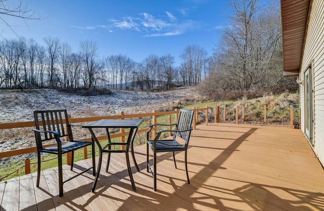 Spencer Getaway w/Deck < 1 Mi to Hiking!