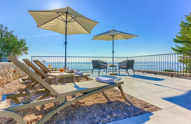 Peaceful Villa Luce di Mare - heated pool, sauna