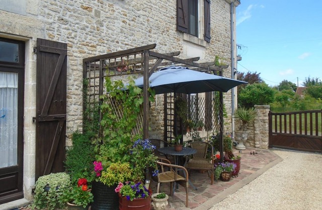 Holiday Home 'Maison Le Rousset' with Private Terrace, Private Garden and Wi-Fi