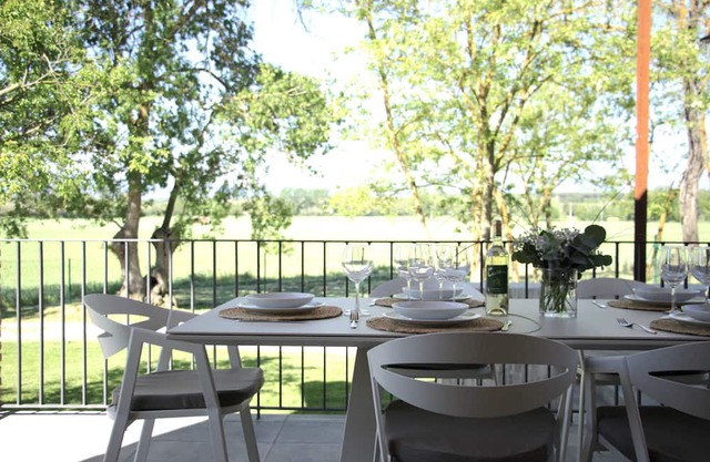 Rural design farmhouse in the middle of nature. Ideal for families and friends.