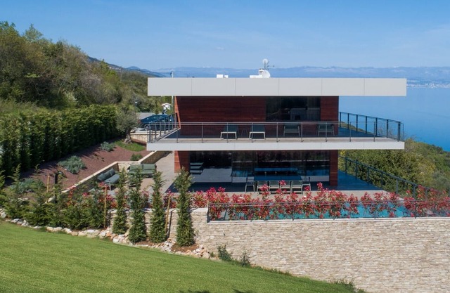 Luxury Villa Vista Hills with a heated pool near Opatija