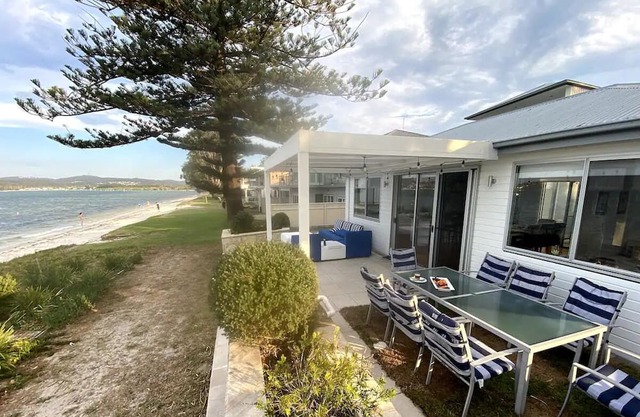 Absolute Waterfront Beach House Foreshore Bliss on Salamander Bay