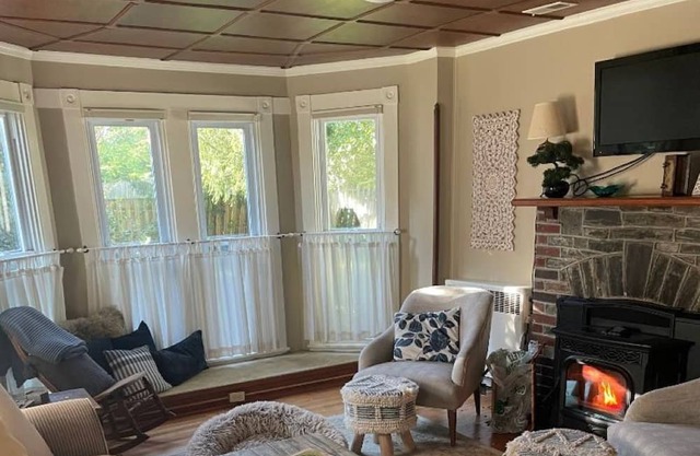 Old World Charm that will sleep 6