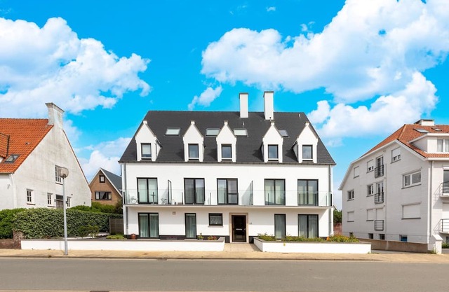 Beautiful renovated studio in Zeebrugge on the beach