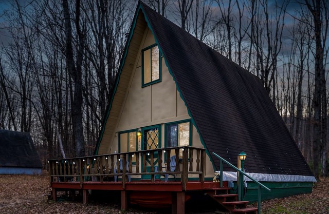 10 min to Boyne Mountain - Cozy A-Frame Cabin - Springbrook Retreat