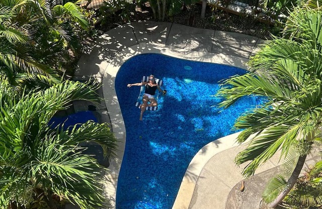 Comfy Very Large Home with Private Pool and close to town! Private community.