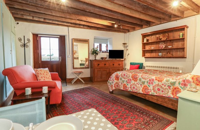 THE BRIDES ROOM, pet friendly in Sherborne