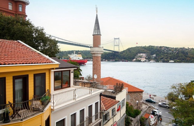 Mesmerizing Flat with Bosphorus View in Sariyer