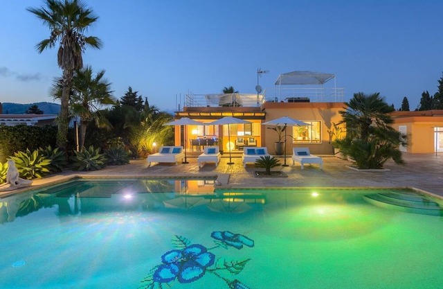 Exclusive 4 Bedroom Villa with Private Pool, Ibiza Villa 1254