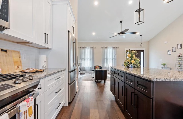 New & Cozy Modern Retreat