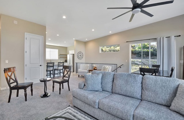 *New Listing!* Central to Everything!