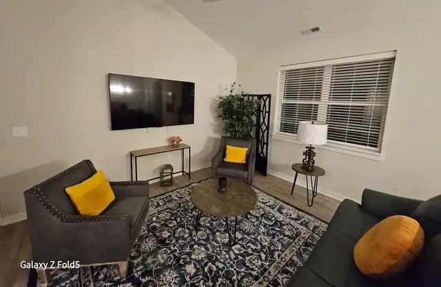 Luxury Condo in Canton, MI: Enjoy your stay in Comfort, Style, and Convenience.