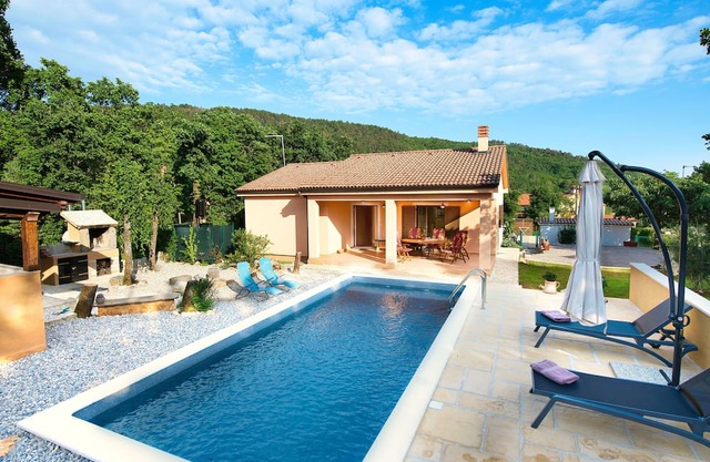 Eine Oase am Meer mit Privatem Pool und Bezauberndem Garten