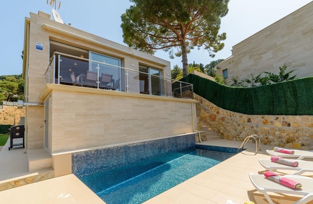 Fiona by Danlux Imvest. nice house whith pool