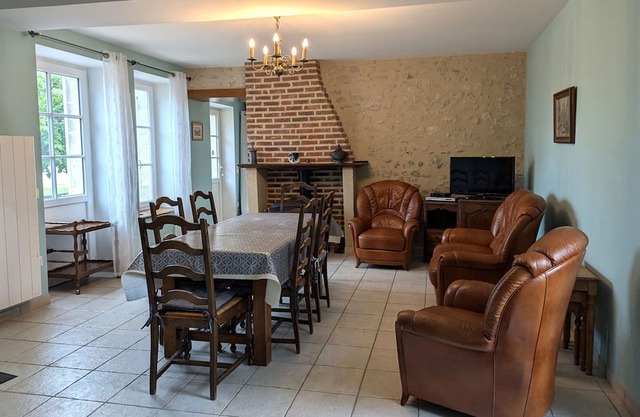 Renovated house near Orleans, pets allowed