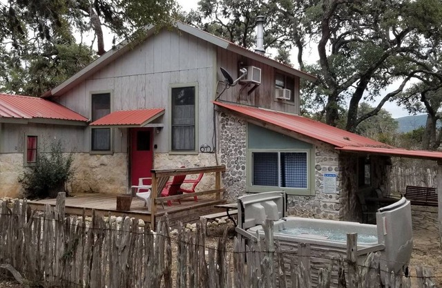 NEW! Hideaway Cabin 3-Bedroom - Pets Allowed