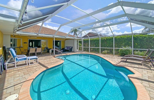 Sleeps 6, FULL refund*, Dog ok, heated pool