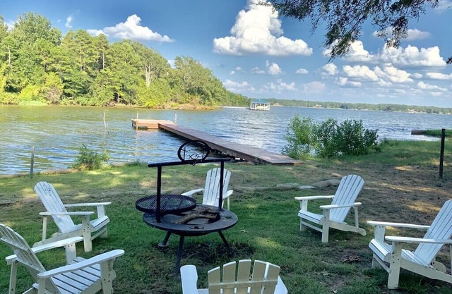 Fireside & Faith cozy getaway on Lake Bob Sandlin