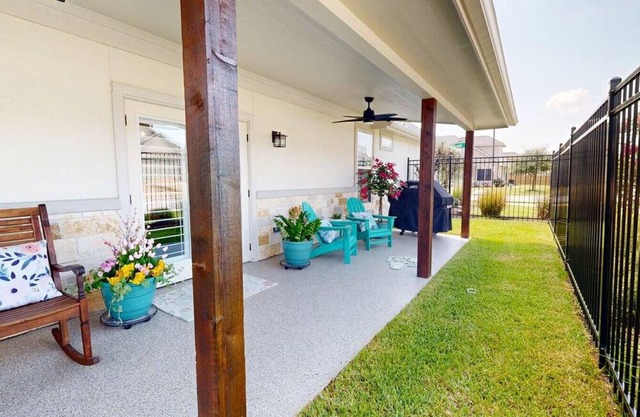 Magnolia Villa: 3BR+Outdoor Porch