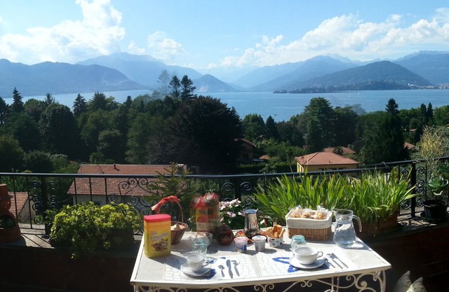 Apartment 'L'attico Con Terrazza Vista Lago' with Lake View, Private Terrace and Wi-Fi