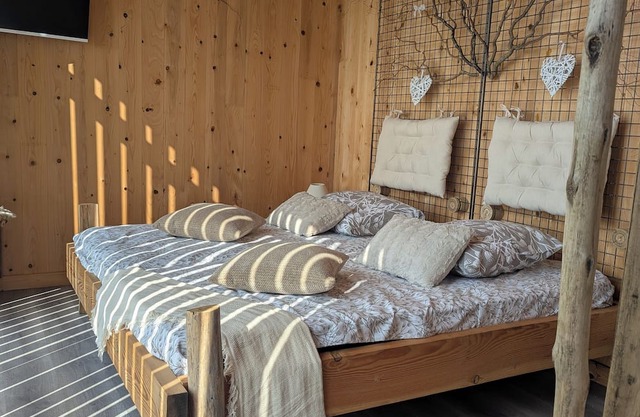 Tiny house-style chalet with private spa on the Alsace border