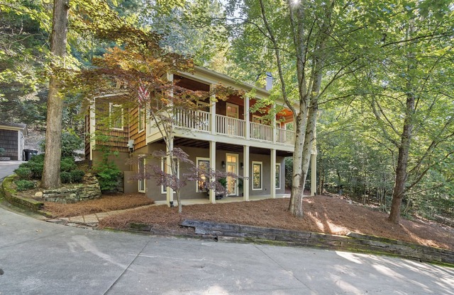 Charming Lake Burton Cottage – Private Dock & Boathouse