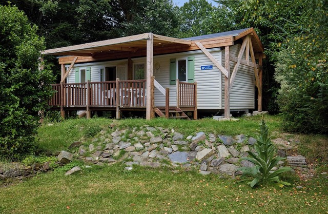 Mobile home: canal bank from Nantes to Brest