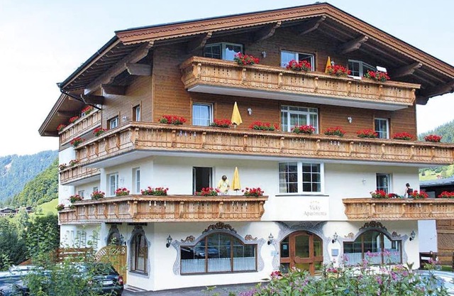 Tranquil Mountain Stay, Central & Sunny